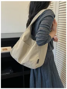 Lässige Canvas Umhängetasche, minimalistischer Shopper mit praktischen Taschen und tollem Design.
