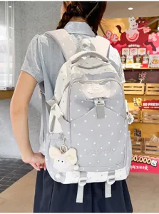 Sac à dos imprimé étoiles avec pendentif peluche, grand cartable pour voyage et école.