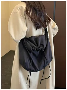 Sac bandoulière noir à cordon, grand sac hobo souple et fourre-tout pour un style décontracté.