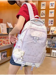 Grand sac a dos de loisir avec joli motif etoile et charmant pendentif en peluche detail.