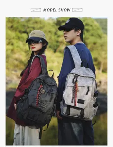Vue détail extérieur du sac à dos étudiant tendance grande capacité avec multiples poches.