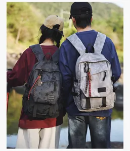 Vue détaillée du sac à dos élégant et de grande capacité idéal pour les étudiants.