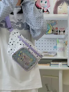 Sac bandoulière transparent ita bag avec motif étoiles et bordure violette pour étudiantes.