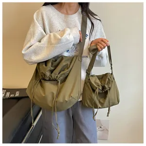 Sac bandoulière minimaliste à cordon grande capacité sac messager en nylon pour tous les jours.
