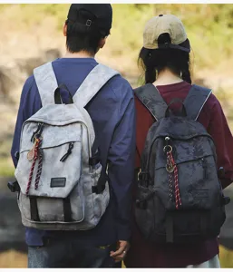 Vue detaillee du grand sac a dos ergonomique et resistant a l'usure pour ecolier.
