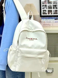 Minimalistischer einfarbiger Studentenrucksack, leichter Laptop-Schulrucksack fürs Pendeln.
