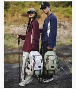 Grand sac à dos scolaire imperméable pour étudiants, cartable tendance et durable pour ados.