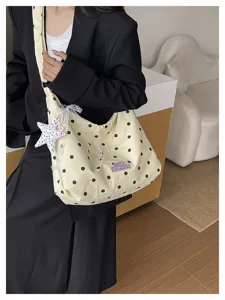 Casual polkadot wolken schoudertas met kanten rand en schattige sterhanger voor dagelijks.