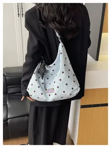 Geplooide polkadot wolk schoudertas met schattige strik en stijlvol ontwerp voor dames.