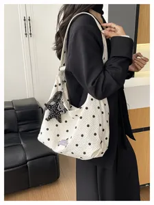 Witte gestippelde kreukel schoudertas casual schattige crossbody wolk tas ster bedel
