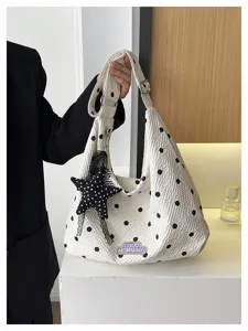 Witte polkadot hobo tas met sterhanger, stijlvolle gekreukelde cloud schoudertas.
