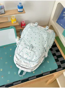 Grand sac à dos décontracté avec joli motif d'étoiles et de cœurs pour voyage quotidien.