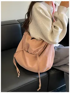 Sac bandoulière cordon design de niche, uni souple grande capacité sac hobo stylish.