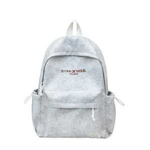 Einfacher einfarbiger grauer Stoff-Rucksack, leichter Schulrucksack fuer den Alltag.