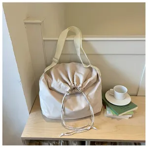 Sac bandoulière unicolore à cordon pour femmes hommes, grand sac cabas souple pliable.