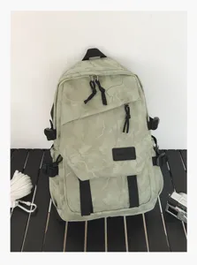 Grand sac a dos etudiant minimaliste, cartable robuste et ergonomique pour ecole usage.