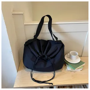 Sac bandoulière noir à cordon grande capacité sac porté épaule style quotidien.
