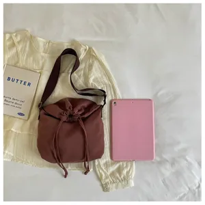 Sac bandoulière minimaliste unicolore à cordon pour femmes et hommes, grand sac décontracté.