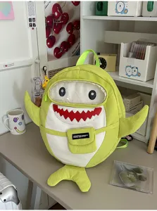 Leuke cartoon haai rugzak voor kinderen, waterdichte schooltas, groene reisdagrugzak.
