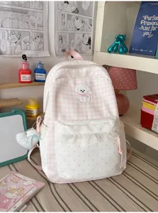Roze ruitjes rugzak detail met schattige hond borduursel en kanten zak esthetisch school