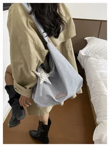 Casual ruitjes schoudertas voor dames, trendy geplooide wolken tas met sterrenhanger.