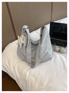 Stijlvolle grijze ruit hobo tas met schattige sterhanger, casual modieuze schoudertas dames.