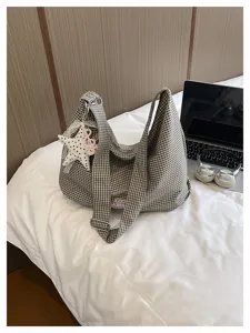 Chique geruite schoudertas met leuke sterhanger, stijlvolle canvas crossbody tas voor dames.