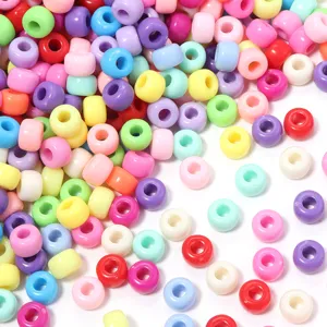 Perles acryliques colorees pour bijoux DIY, ideales pour bracelets, colliers et accessoires.