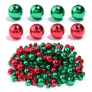 Rote und gruene Acryl Weihnachtskugelperlen glanzende glatte Loch DIY Schmuckzubehoer.