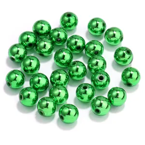 Grüne metallische Acryl-Rundperlen Detailansicht, glänzendes DIY Armband Schmuckzubehör.