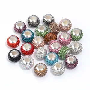 Detailaufnahme von bunten Kristall-Strass Shamballa Großloch DIY Perlen für Schmuck.