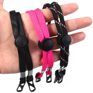 Cordoncino regolabile anti-smarrimento per mascherine e occhiali con pratiche clip.