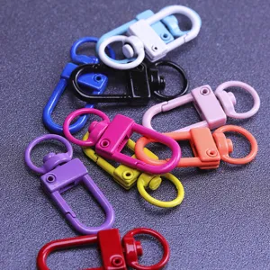 Fermoirs mousquetons en métal coloré pour la fabrication de porte-clés et accessoires DIY.
