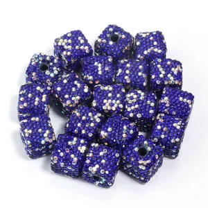 Perles cubiques en argile strass bleu pour la fabrication de bijoux DIY et accessoires.
