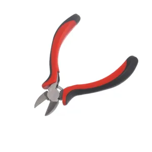 Detalle de alicates de corte diagonal mini, primer plano de cortacables de precisión manual.