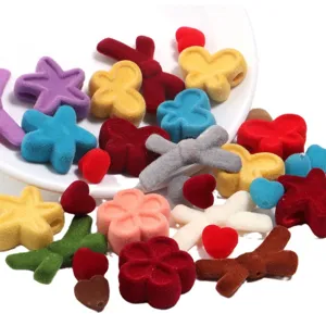 Perles en vrac floquées DIY colorées, formes de cœur et de papillon pour bijoux et bracelets faits main.