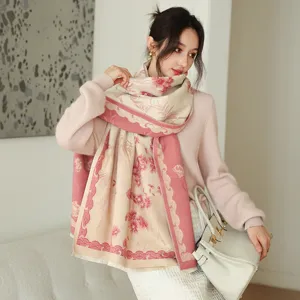 Elegante sciarpa invernale con stampa floreale primo piano, scialle caldo e spesso da donna.