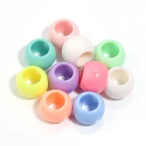 Perles rondes en acrylique colorées à grand trou, idéales pour bracelets et accessoires.