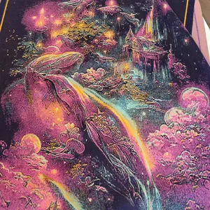 Detailansicht des fantastischen kosmischen Ölgemälde-Schals mit leuchtenden Farben und Textur.
