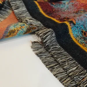 Gemütlicher Winterschal mit Fransen und Kunstdruck, sehr warmer dicker Schal.