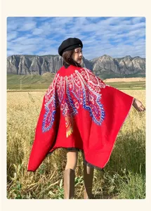 Ethenischer roter Strick-Umhang Schal, warme Outdoor Fotografie Quasten Poncho Cape.