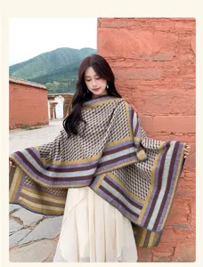 Ethisches geometrisches Kapuzenschal Cape, kuschelig warme Outdoor Fotokleidung Damen.