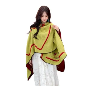 Poncho châle ethnique élégant vert et rouge pour femme, cape d'hiver chaude et décontractée.