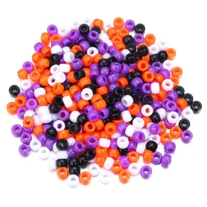Perles acryliques Halloween en vrac pour fabrication de bijoux et bracelets DIY, détails colorés.