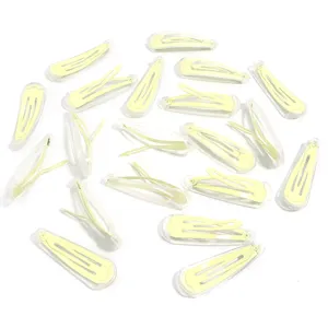 Nahaufnahme Detail von gelben transparenten Wassertropfen Haarspangen, süße Jelly Candy Access.