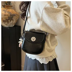 Minimalist fashion women shoulder bag spring new versatile crossbody small bag detail view daily use