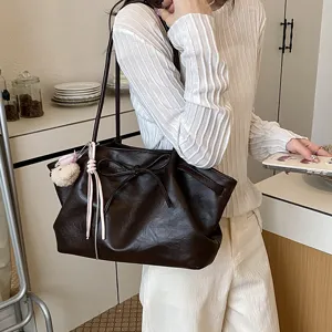 Korean style retro large capacity tote bag for women, chic commuting shoulder handbag.