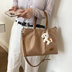 Sac cabas décontracté en nylon pour femmes avec bandoulière élégante et charm cheval.