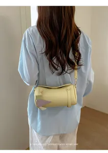Borsa a tracolla cilindrica minimalista da donna, elegante borsa in pelle PU color giallo.