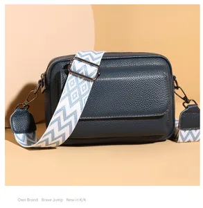 Bolso cruzado de cuero chic con correa estampada ancha, multi-bolsillos, elegante y versátil.